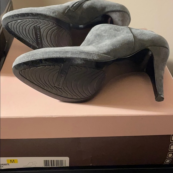 Bandolino Gray Suede Heel booties size 7M - Picture 5 of 9
